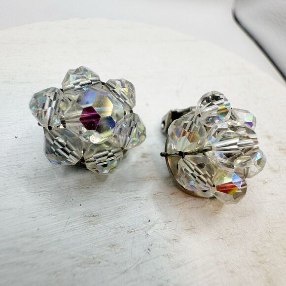 Sparkly Vtg 1950s MCM Aurora Borealis Crystal Cluster Clip On Earrings - Picture 3 of 10